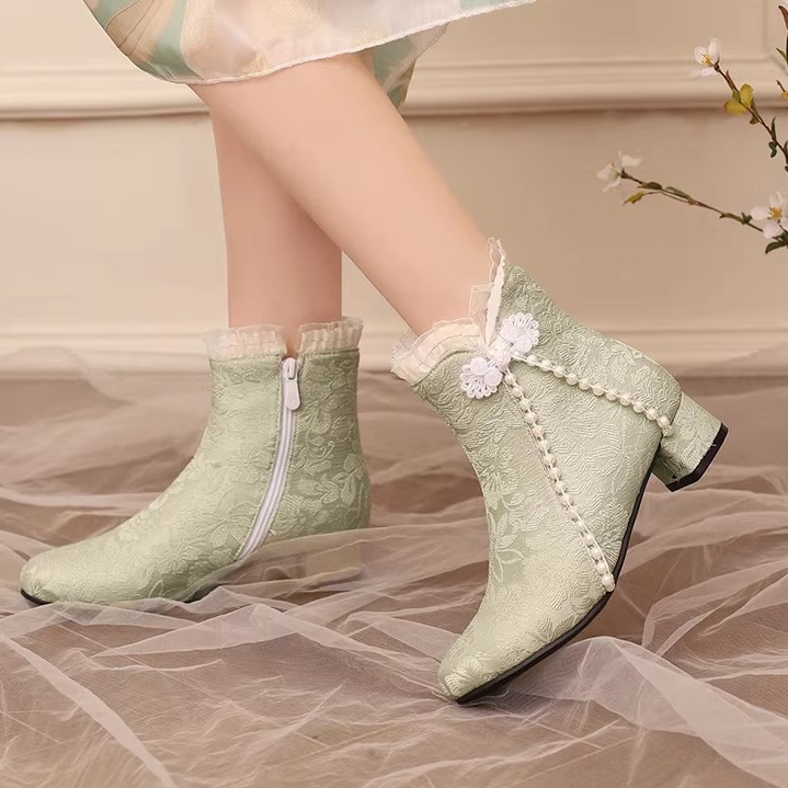 国风秋冬低跟刺绣串珠蕾丝短靴