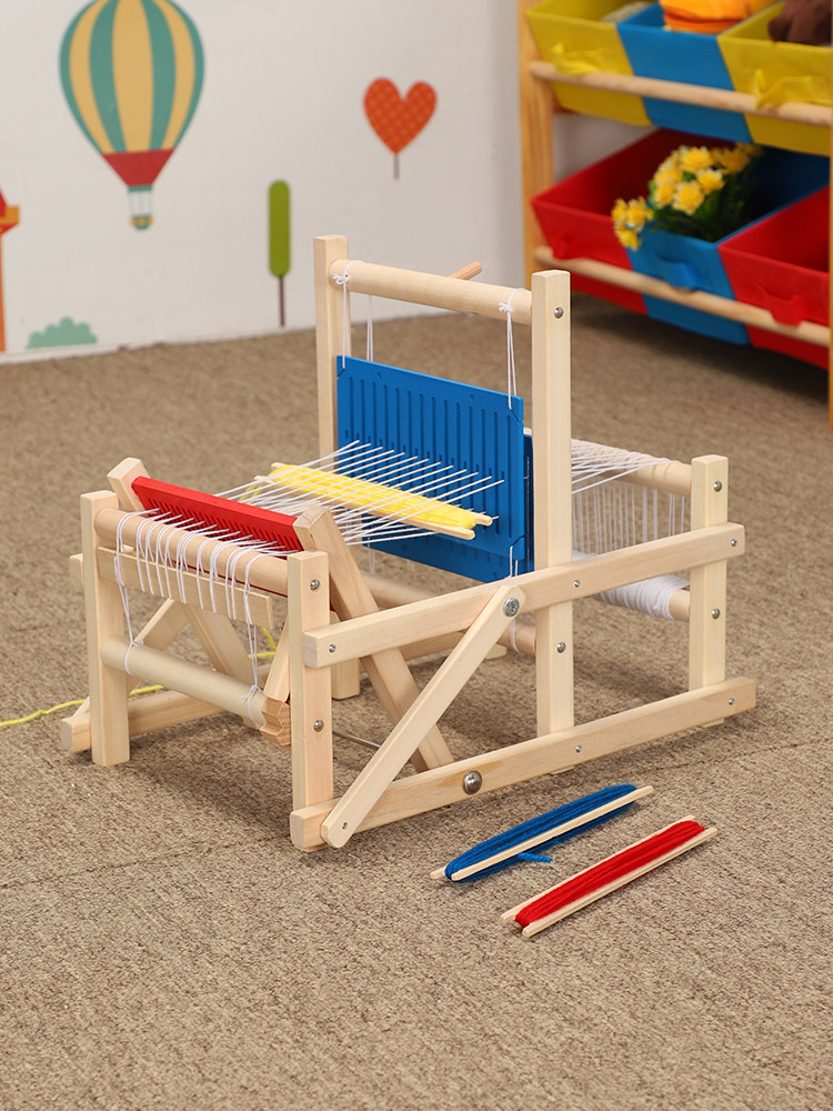 Children's handmade weaving machine, wooden children's DIY toy making, scarf spinning wheel weaving, girl 6 years old