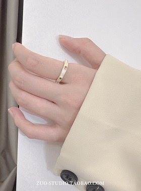 女冷淡风彩色滴釉锆石H贝壳戒指