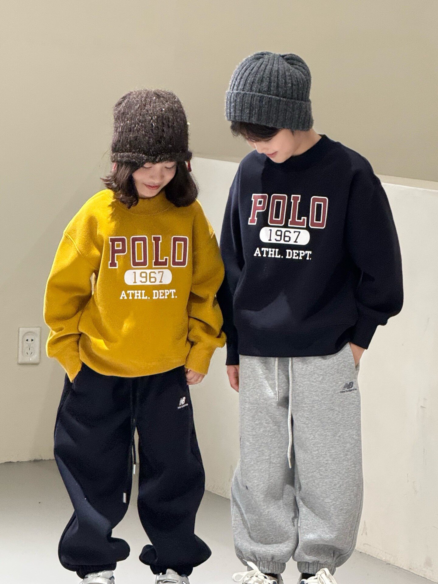 冬款儿童学院风一体绒加绒卫衣字母半高领保暖上衣绒衣