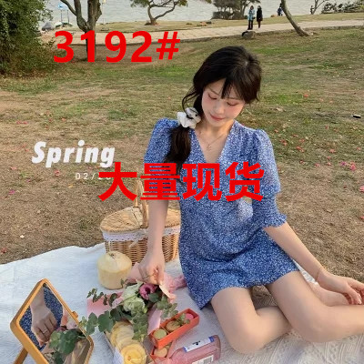 Tengyujia manor holiday floral skirt French retro style collar button can be opened