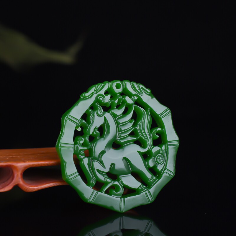 和田碧玉菠菜绿生肖马吊坠项链