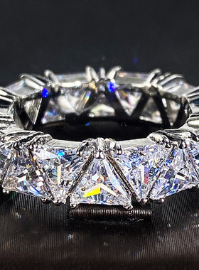 曹适亚马逊热卖手饰 整圈满镶单排三角形钛锆石戒指女礼物指环