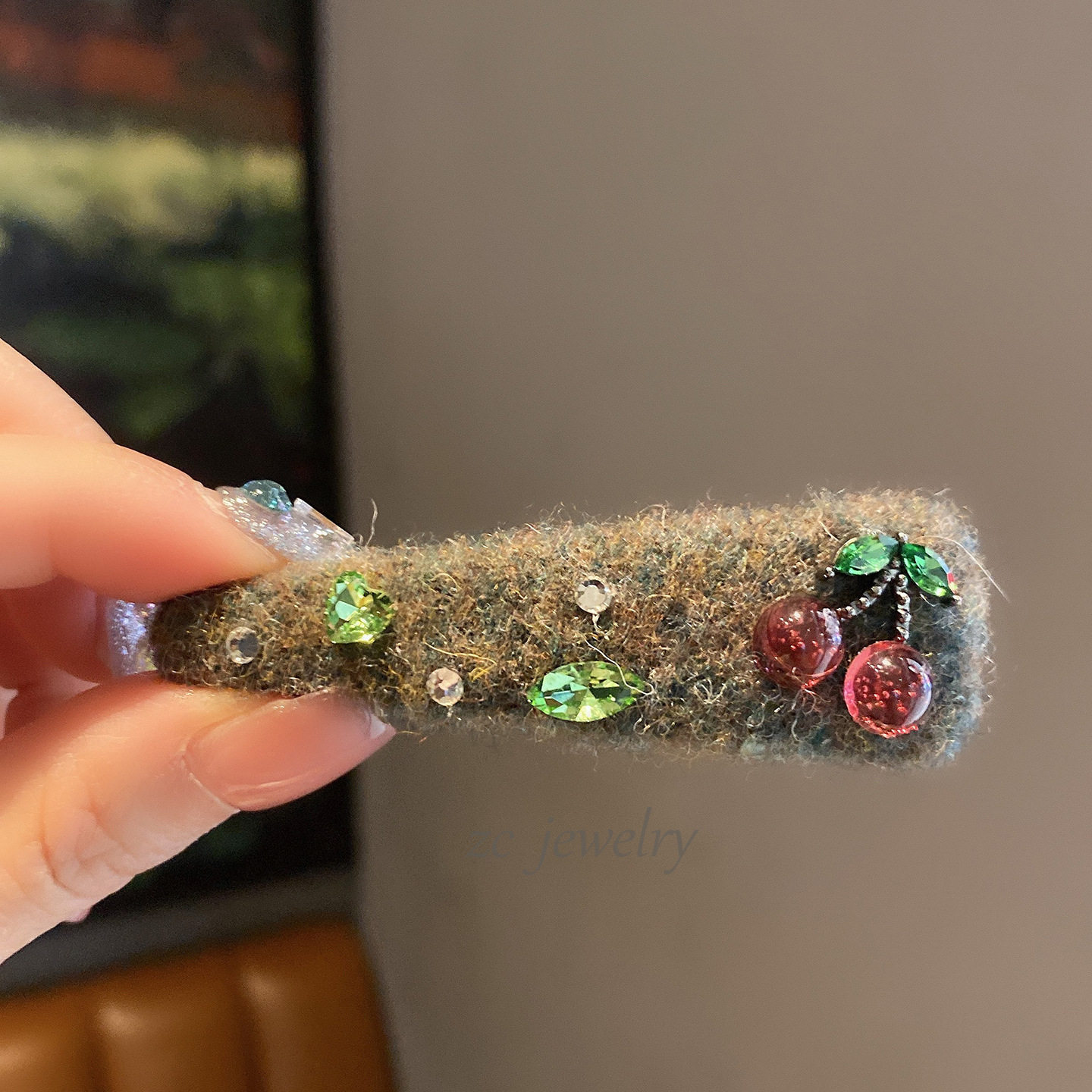 高级感复古绿色毛呢闪钻樱桃边夹女甜美小众ins侧边碎发一字夹,饰品/流行首饰/时尚饰品新,民族风发饰,淘宝优惠券,粉丝福利购,淘宝优惠卷