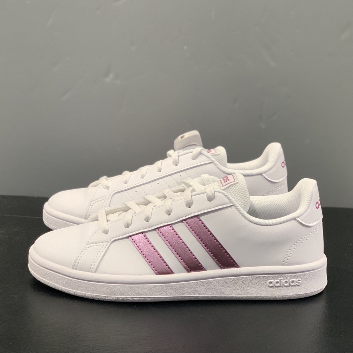 adidas阿迪达斯女鞋夏季新款透气小白鞋休闲复古板鞋运动鞋fw0810
