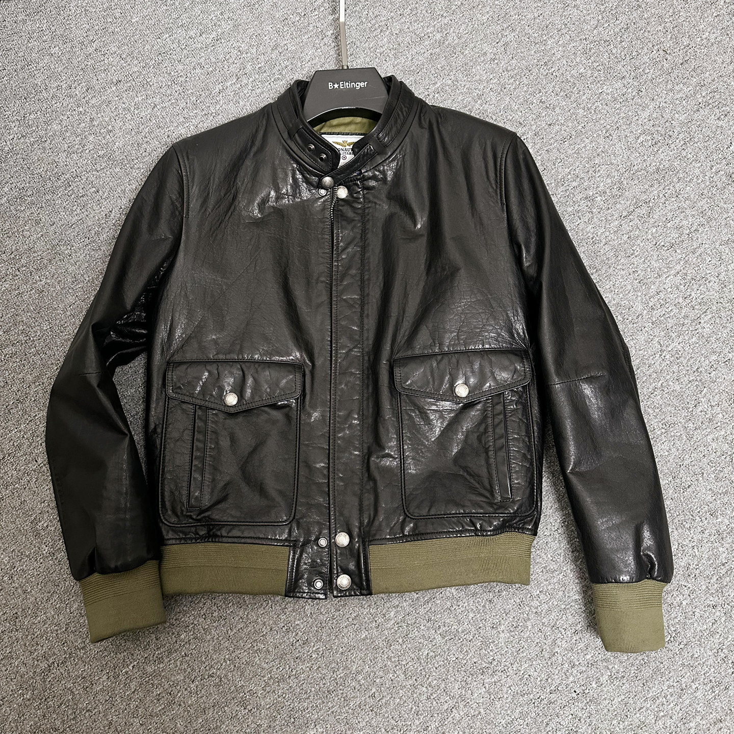 油蜡真牛皮立领黑色夹克