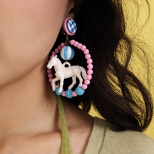BOMBCACA夏日终曲系列 白马童话 夸张大圈耳环小马童趣鬼马耳夹