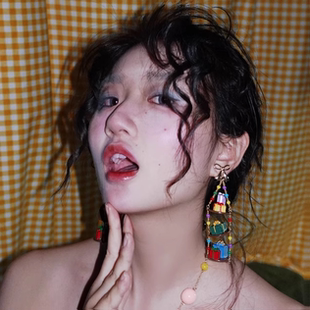 BOMBCACA玩具屋系列 節(jié)日耳環(huán)女 原創(chuàng)彩色紅黃藍童趣個性 禮物盒子