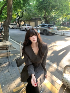 AWMUMU财阀千金气质沙漏腰连衣裙女复古小香风V领收腰显瘦A摆裙子