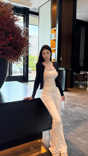 米白色微喇牛仔裤女马蹄裤休闲裤