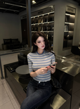 AWMUMU 蓝灰撞色条纹中袖针织衫T恤女辣妹风性感显瘦露脐短款上衣