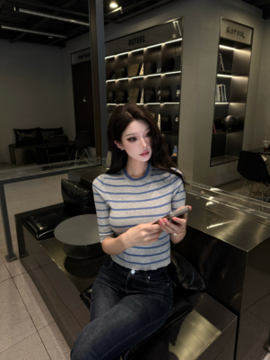 蓝灰撞色条纹中袖针织衫T恤女