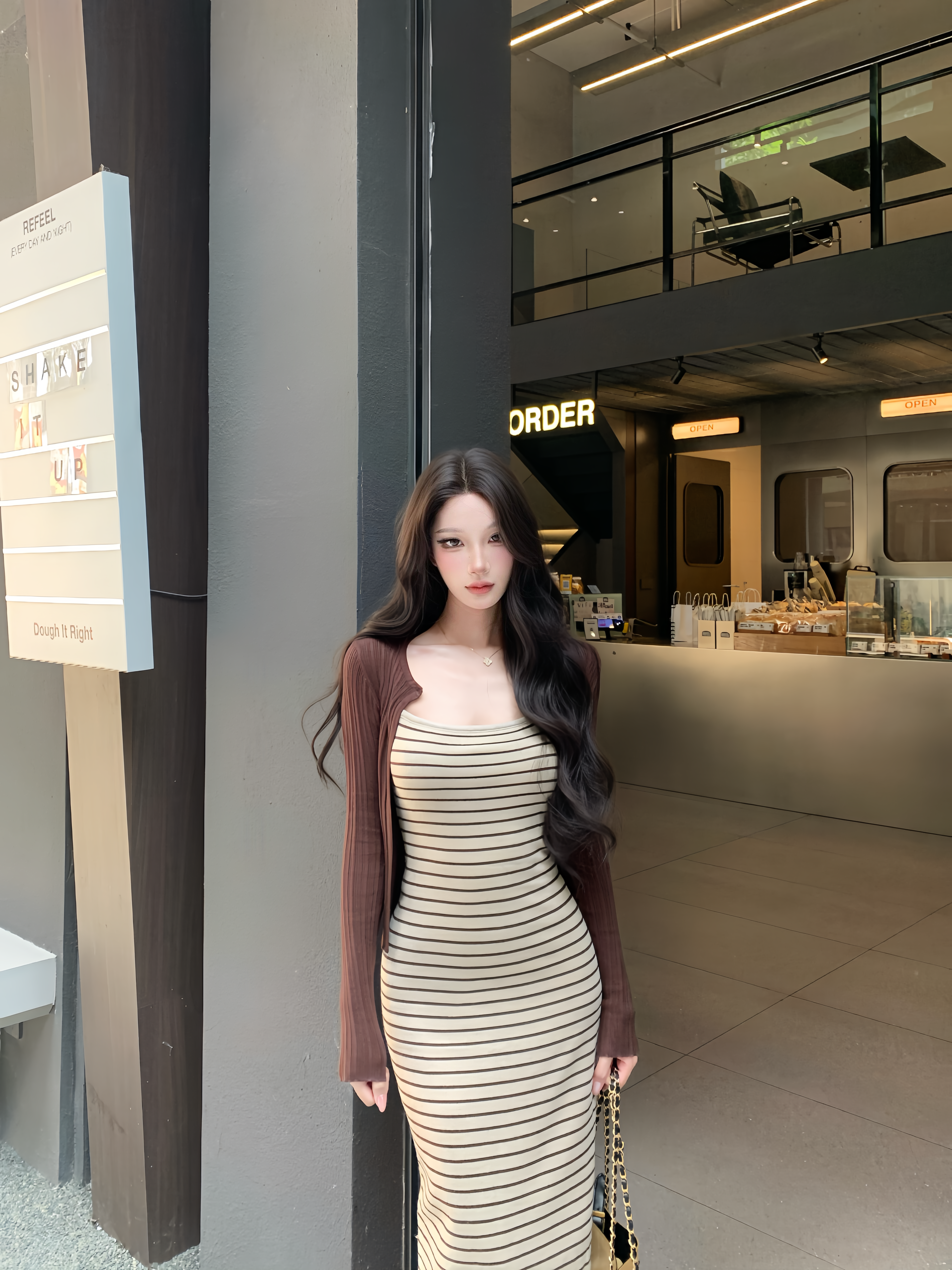 美拉德咖色条纹吊带连衣裙女图片