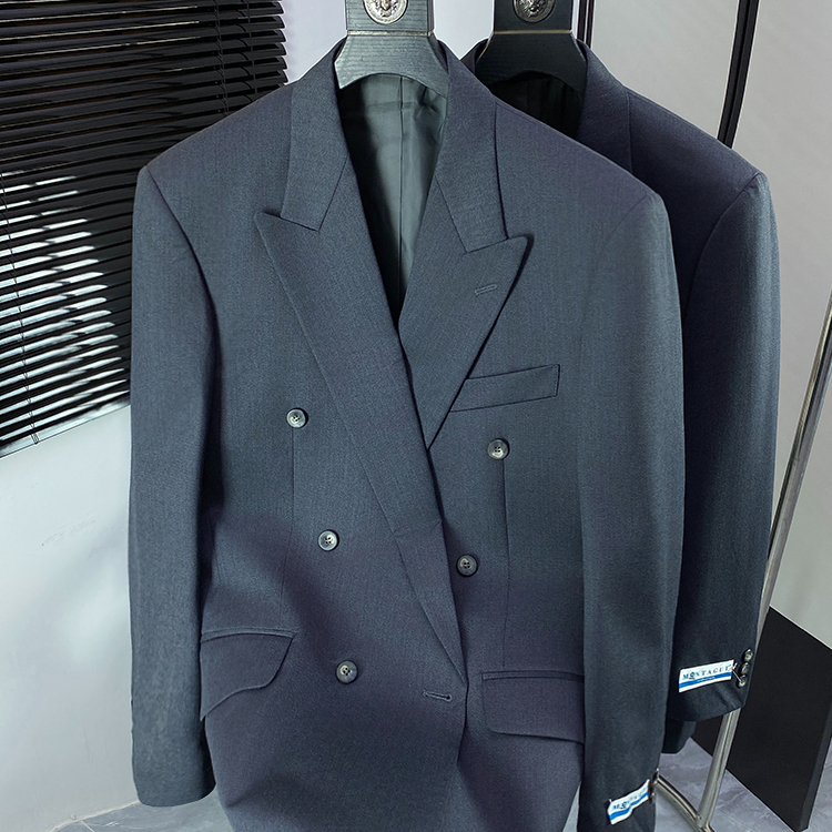 暗竖条纹商务休闲男士西服