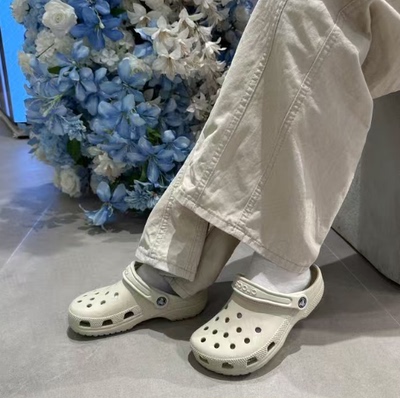 Crocs Classic Clog 经典卡骆驰  运动沙滩 洞洞鞋 米白色