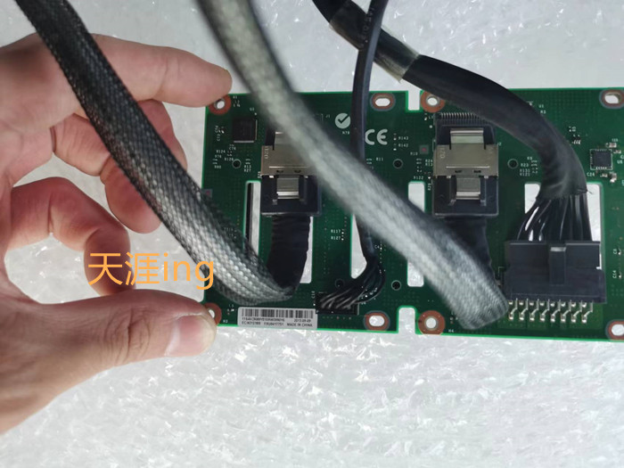 IBM X3650 M4 2.5寸 8盘位 硬盘背板 带线 94Y7751 46W9187 现货