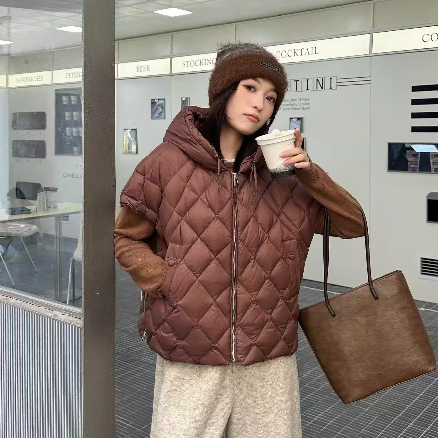 2025年新款秋冬轻奢连帽菱形格90白鸭绒时尚百搭短款羽绒马甲背心