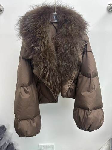 90羽绒服短款大毛领洋气价优