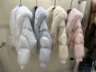 2025年新款高端白鹅绒羽绒服女短款超大狐狸毛皮草时尚爆款外套冬