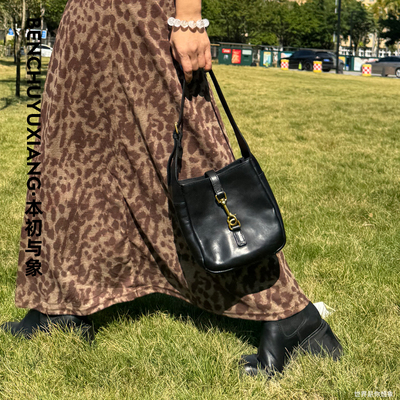 本初与象定制款头层牛皮植鞣皮迷你腋下包简约时尚马鞍手机小包女