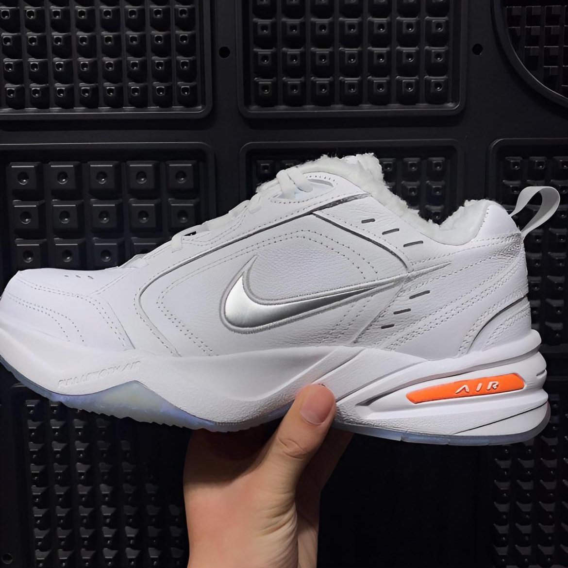 正品耐克男鞋air monarch低帮轻便老爹鞋运动休闲鞋av6676 fn3436