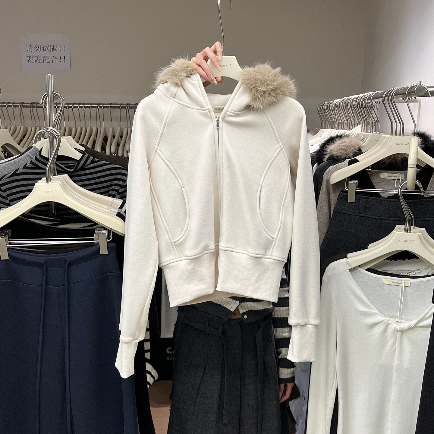 气毛领加绒拉链卫衣外套女