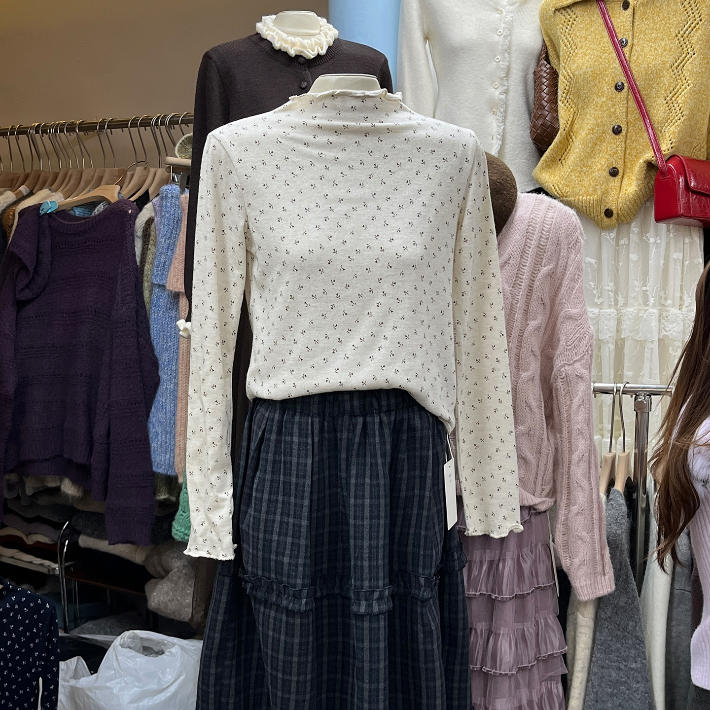 修身木耳边碎花长袖T恤打底衫