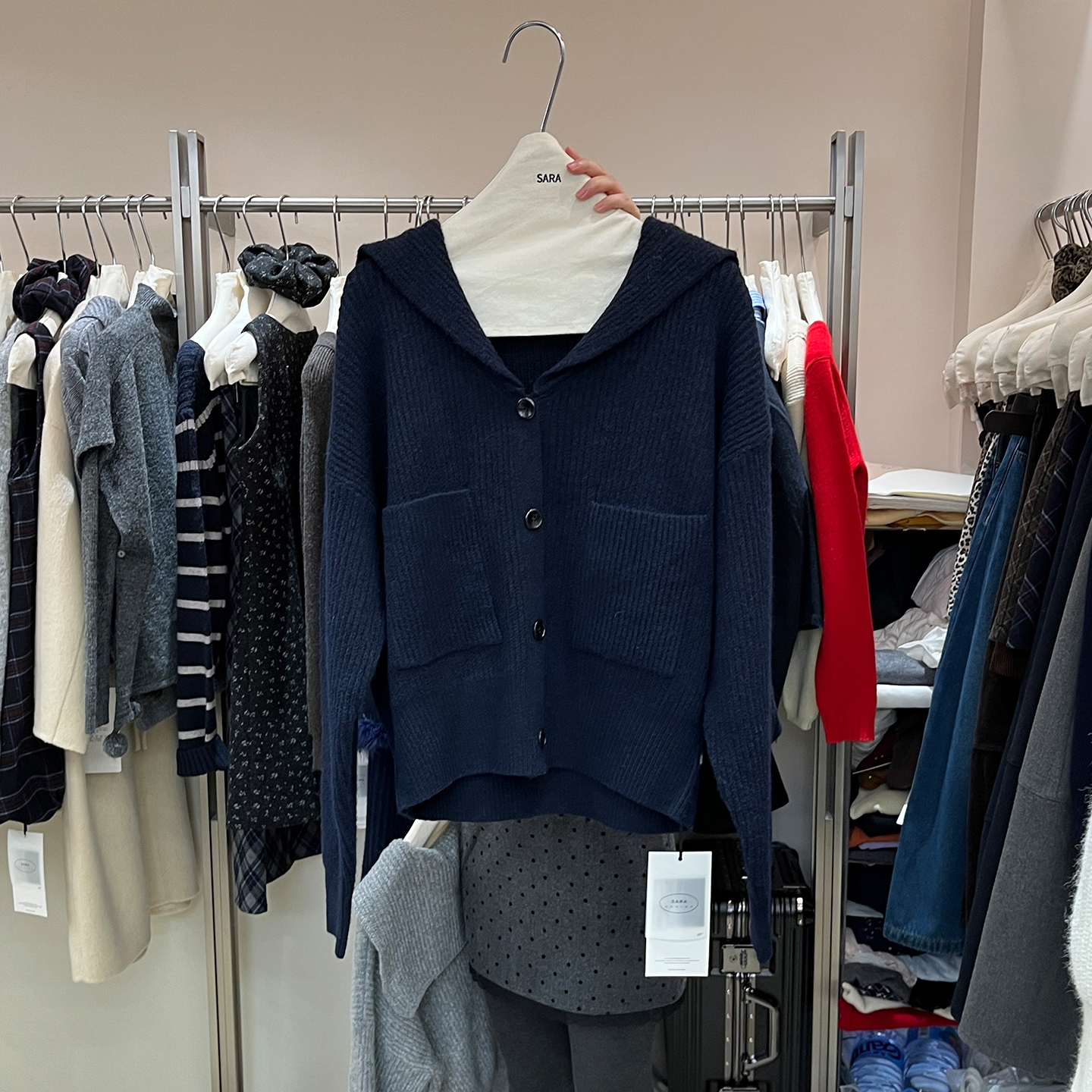 宽松纯色披肩V领洋气毛衣外套女