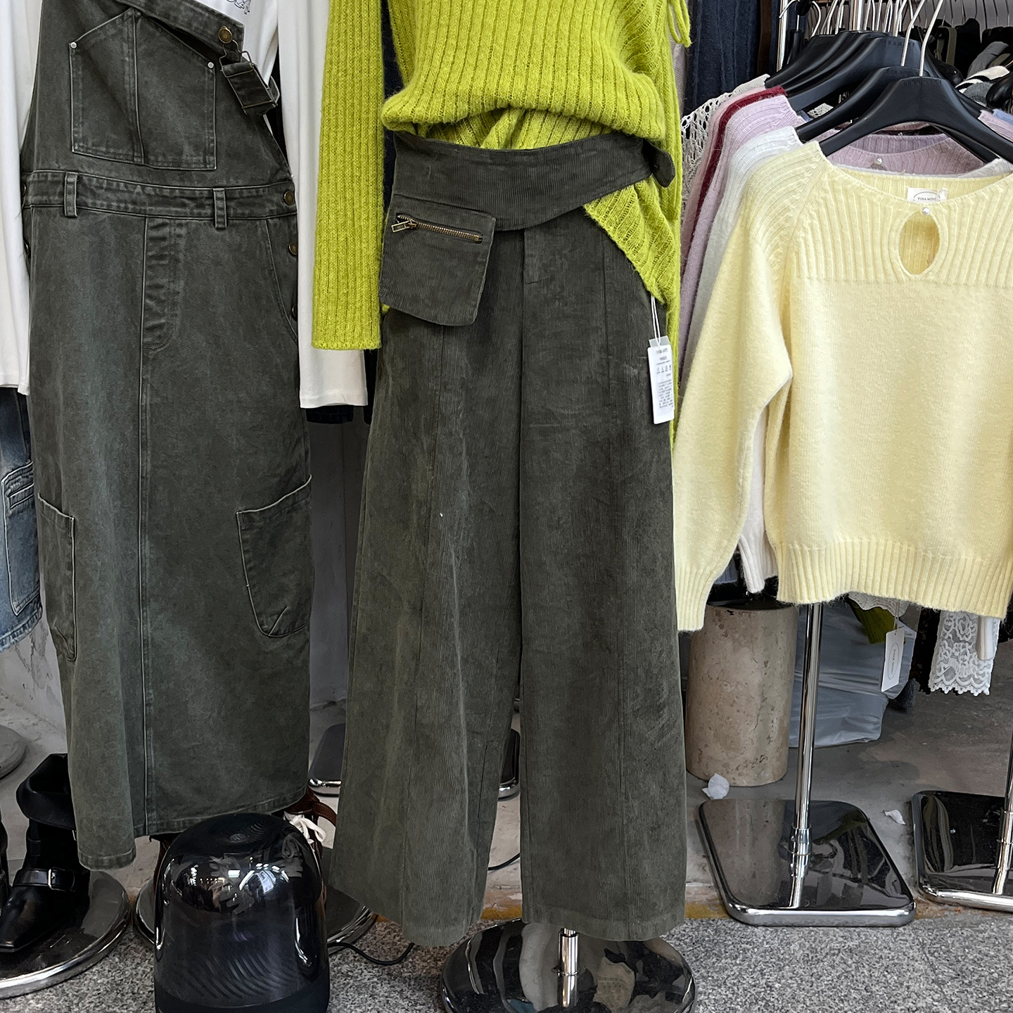 流行风格灯芯绒休闲阔腿裤