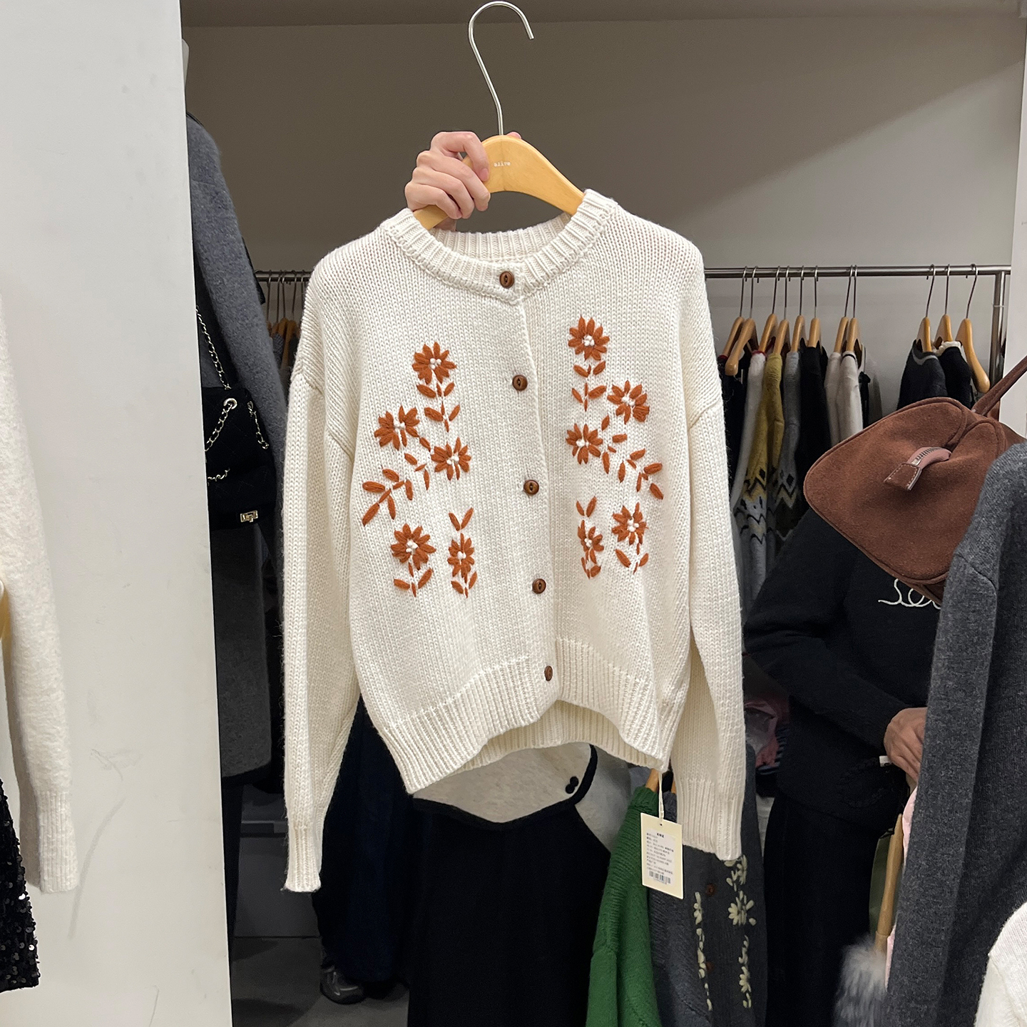 时尚撞色绣花圆领针织开衫外套