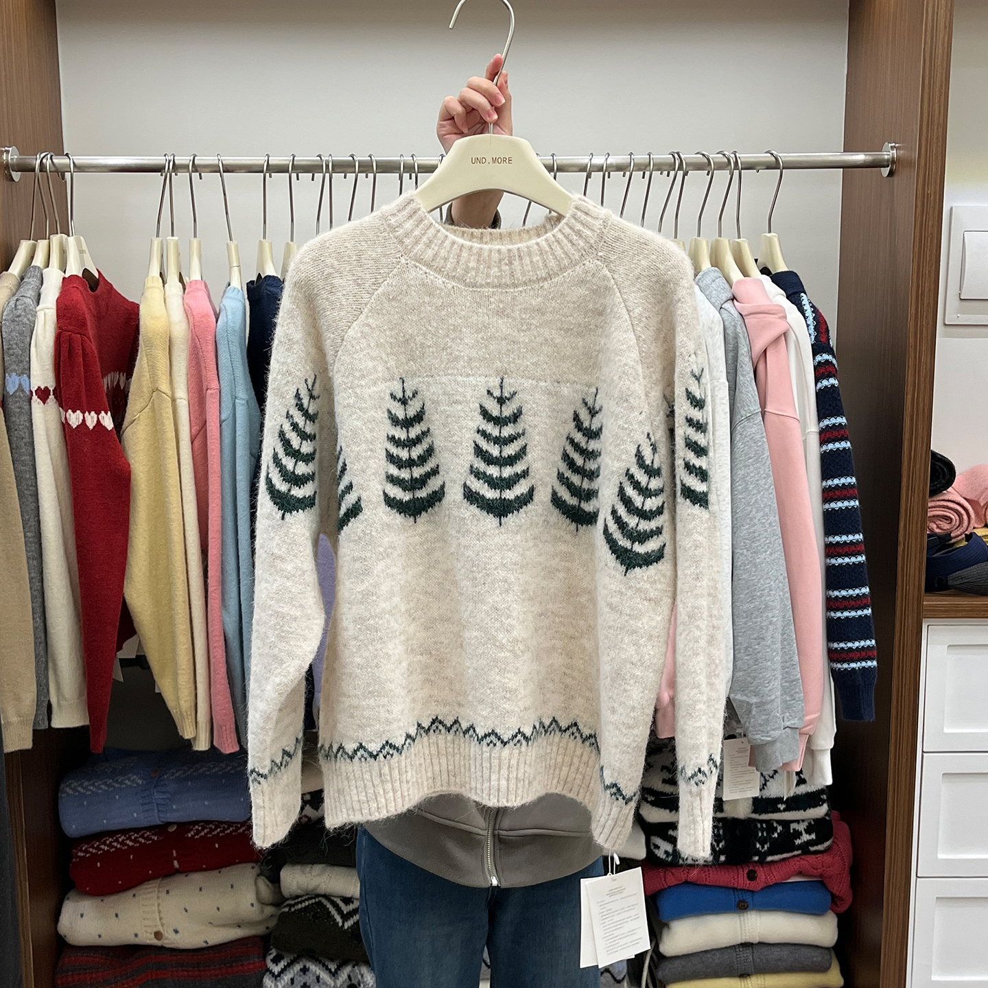 独特图案圆领套头长袖毛衣女