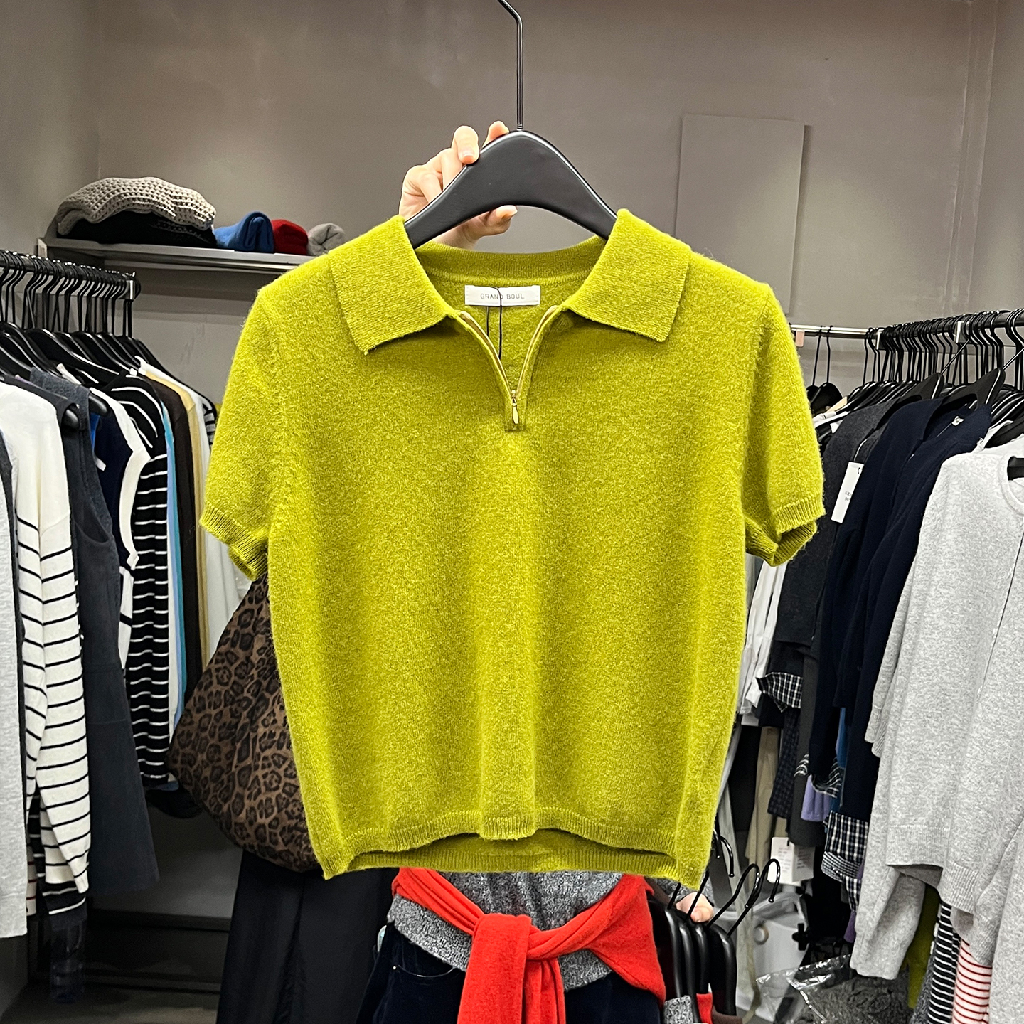 拉链半开领翻领短袖毛衣女