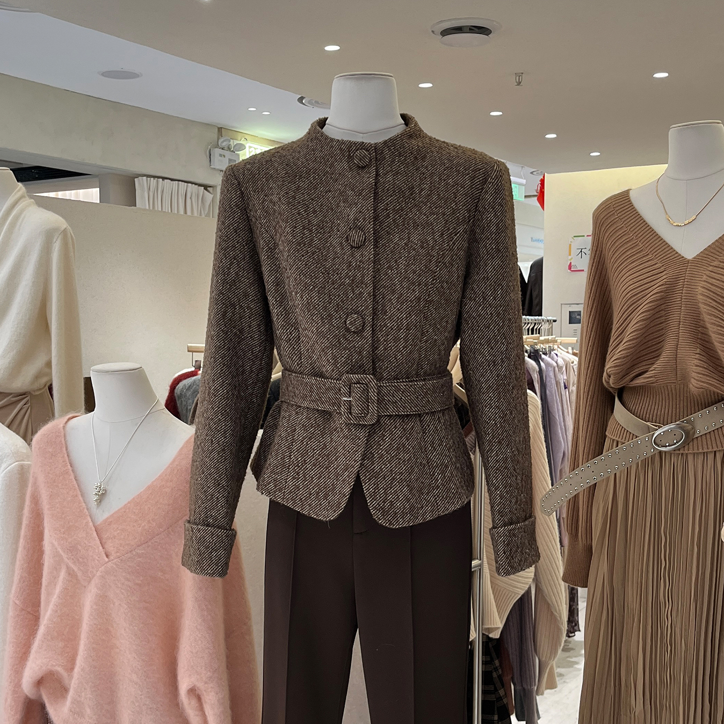 流行风格短款圆领毛呢外套女