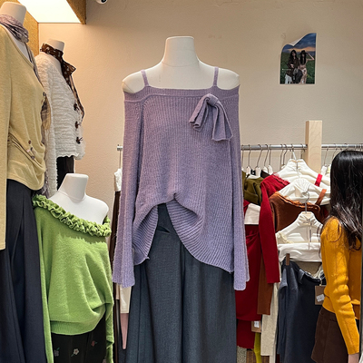 宽松中长款吊带露肩毛衣女