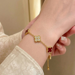 高版本四叶草手链女钛钢不掉色红玉髓五花手饰轻奢精致高级感饰品
