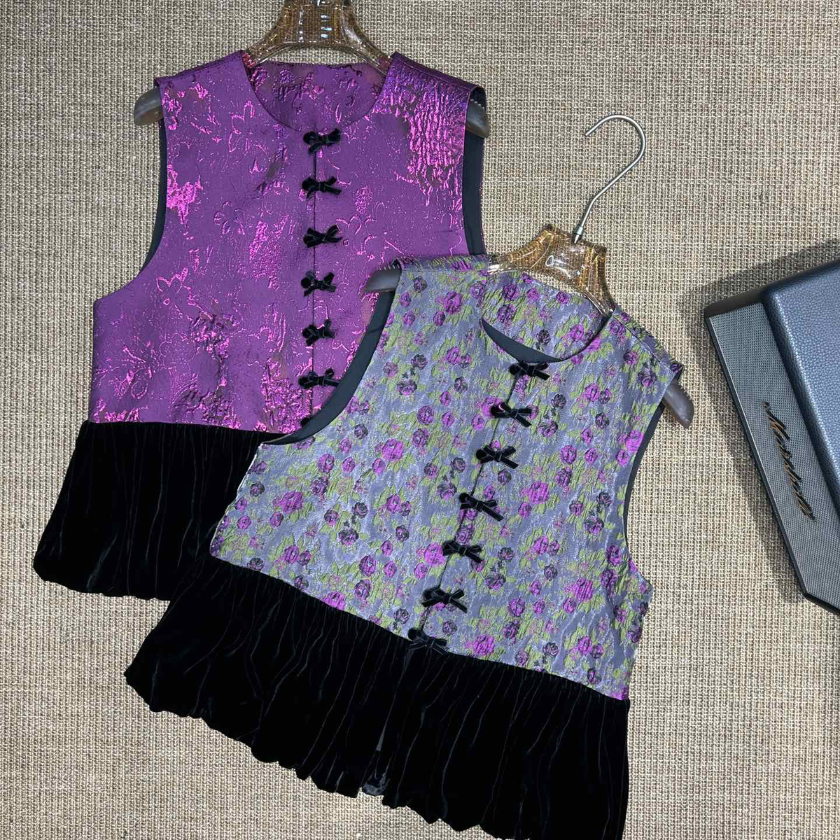 阅悦冬上新新中式国风丝绒拼接提花复古高级感马甲YS2-t0186