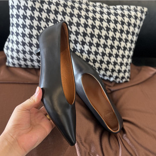 里外全真皮~!2026新款胎牛皮奶奶鞋小猫跟V口女巫鞋中跟尖头单鞋