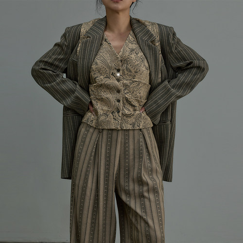 佩斯利中古条纹马甲西装领巾套装