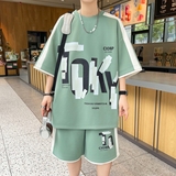 绿色