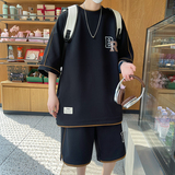 黑色