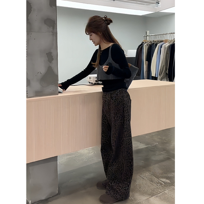 叠穿针织背心上衣豹纹直筒裤套装