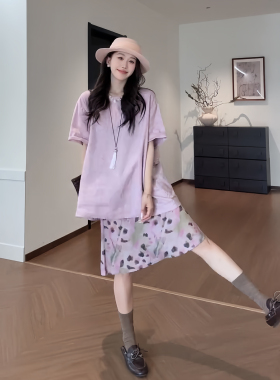 松弛感紫色T恤碎花半身裙两件套女夏季简约套装