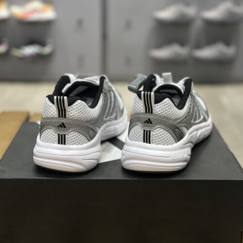 Adidas阿迪达男子低帮跑步舒适经典网面透气春夏休闲运动鞋KJ8105