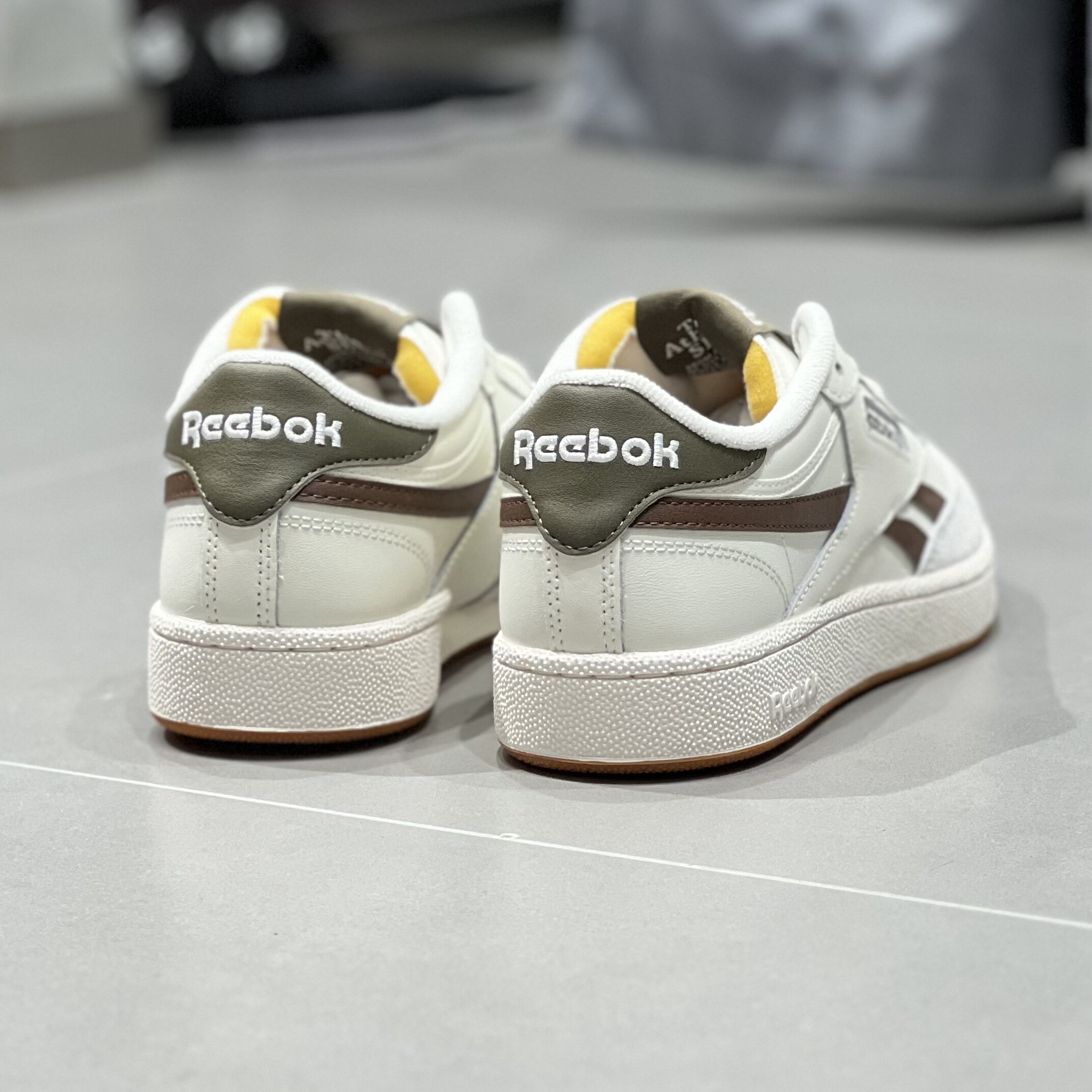韦恩运动锐步/reebok  club c经典款小众反毛皮休闲板鞋100070018