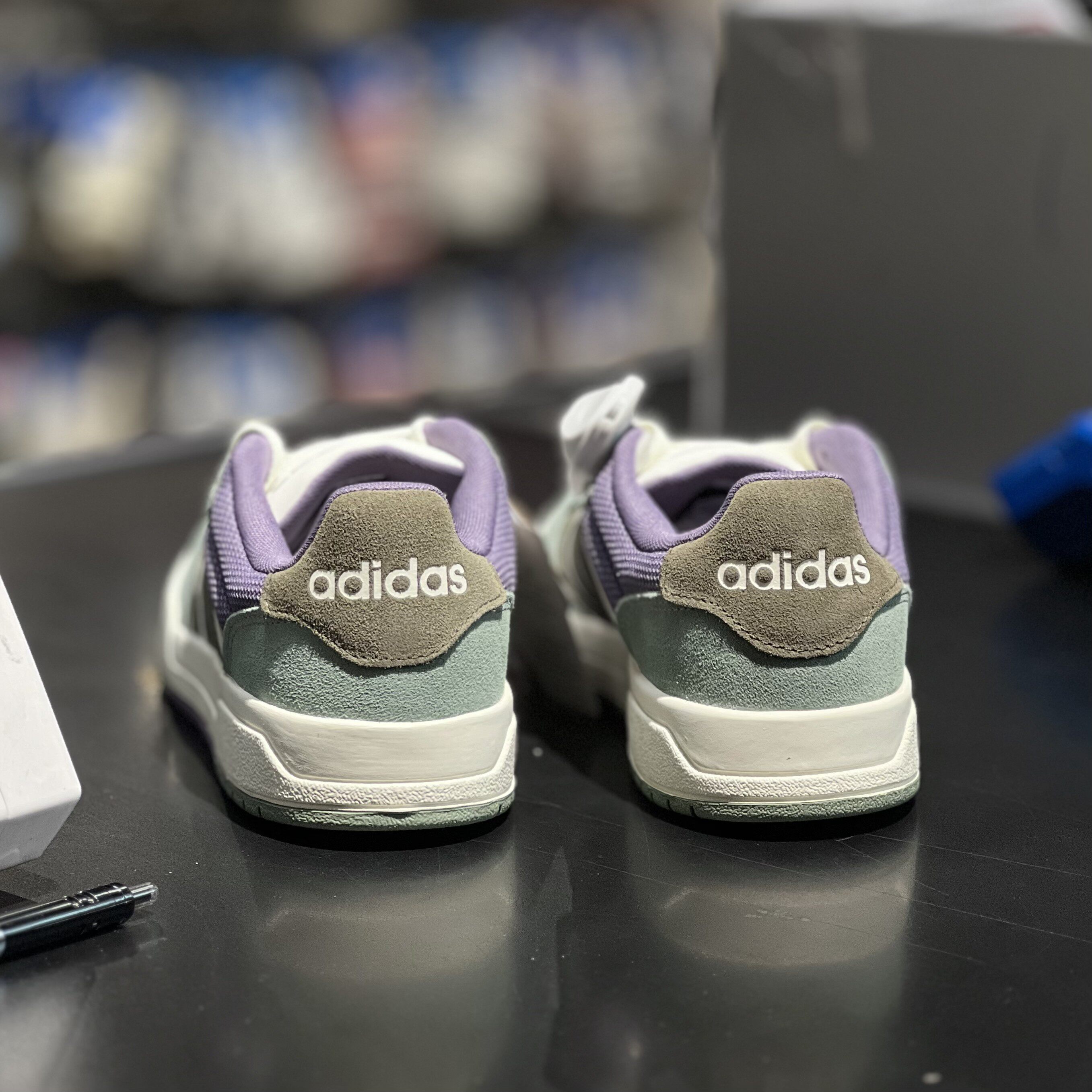 Adidas/阿迪达斯男款复古夏秋百搭耐磨低帮户外休闲板鞋JR8322