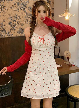 法式红色吊带碎花包臀连衣裙女夏季新款小个子度假修身显瘦裙子