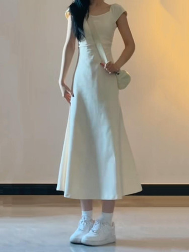 美拉德方领纯色连衣裙夏季显瘦短袖气质长裙女2024新款修身长裙子