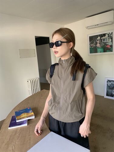 机能运动风小高领短款外套