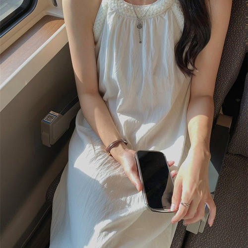 法式温柔风挂脖无袖连衣裙女夏季气质裙子显瘦A字裙海边度假长裙