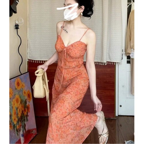 海边度假法式碎花吊带连衣裙女夏季2025新款小个子收腰气质长裙子